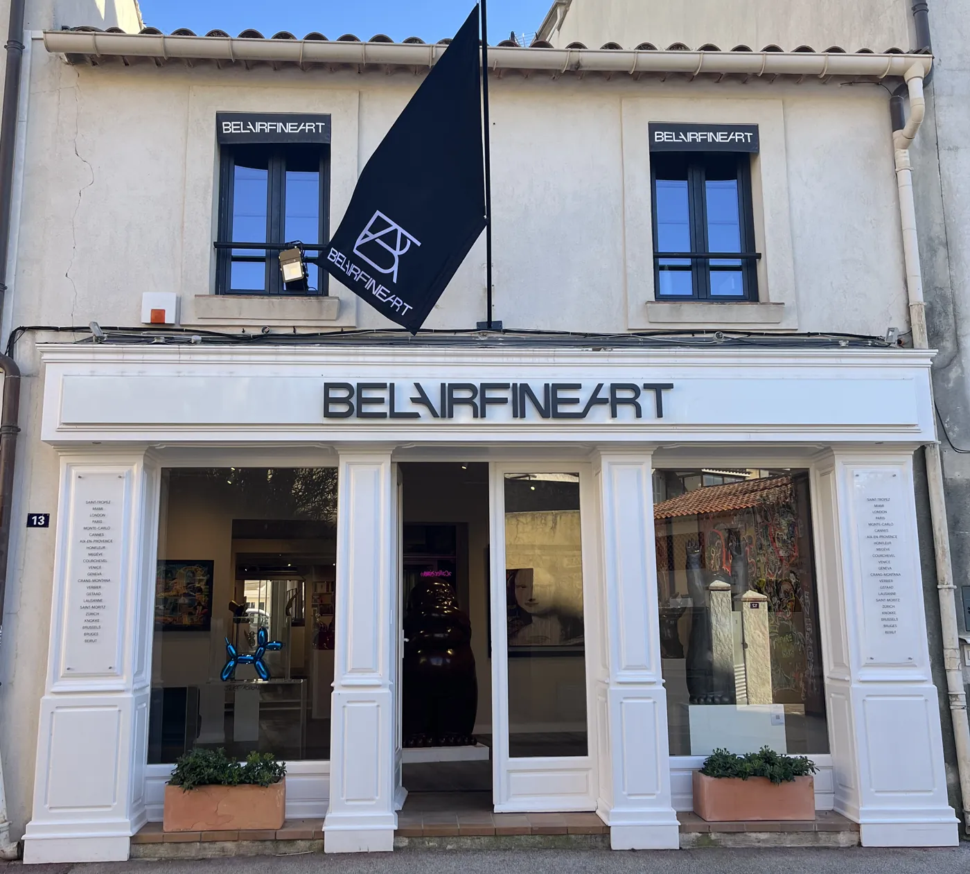 Fachada de la galería Bel-Air Fine Art en Saint-Tropez